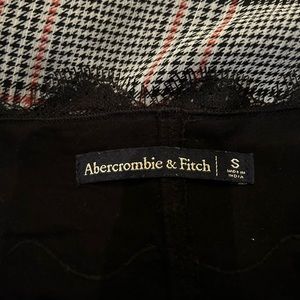 Abercrombie sz s silky camisole in a beautiful plaid w black lace accents